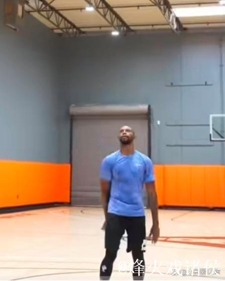 解说员:辽篮前两战都是打团队篮球,且不让本土球员蓝领化 解说员:辽篮前两战都是打团队篮球,且不让本土球员蓝领化