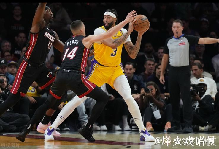 詹姆斯29分难救主,浓眉低迷仅8分,热火41分狂胜湖人刷新纪录 詹姆斯29分难救主,浓眉低迷仅8分,热火41分狂胜湖人刷新纪录